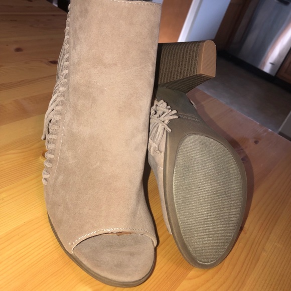 PRICE DROP ! 🚧 Cute Wedges! - Picture 4 of 5